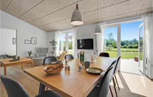 Cozy Home In Sydals With Kitchen