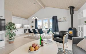 Beautiful Home In Gråsten With Wifi