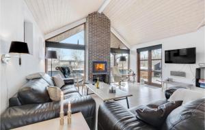 5 Bedroom Stunning Home In Grenaa