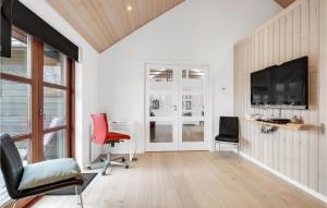 5 Bedroom Stunning Home In Grenaa