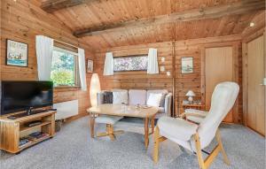 Three-Bedroom Holiday Home In Vaggerlose