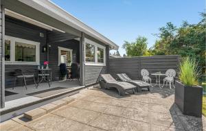 Three-Bedroom Holiday Home In Vaggerlose