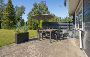 Three-Bedroom Holiday Home In Vaggerlose