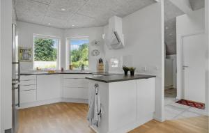 3 Bedroom Beautiful Home In Hejls