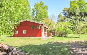 Awesome Home In Aakirkeby With Kitchen