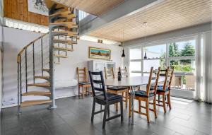 Awesome Home In Ebeltoft With Wifi