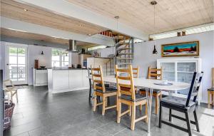 Awesome Home In Ebeltoft With Wifi