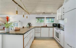 3 Bedroom Cozy Home In Skjern