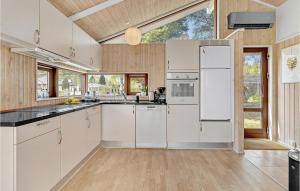 Gorgeous Home In Egå With Wifi