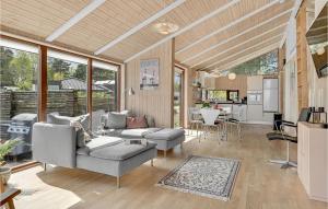 Gorgeous Home In Egå With Wifi