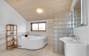 Awesome Home In Ansager With Wifi