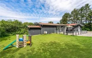 Beautiful Home In Farsø With Kitchen - Myrhøj
