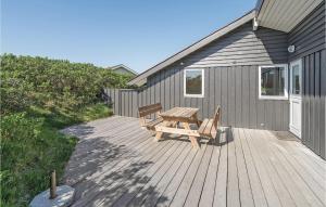 Three-Bedroom Holiday Home In Vejers Strand