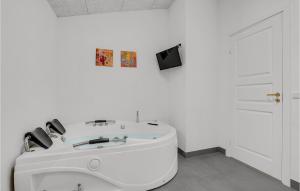 4 Bedroom Beautiful Home In Rødby