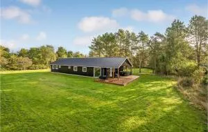 4 Bedroom Beautiful Home In Rødby - Tjørnebjerg