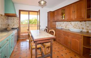 Appartements Awesome apartment in Porticcio with WiFi and 2 Bedrooms : photos des chambres