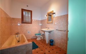 Appartements Awesome apartment in Porticcio with WiFi and 2 Bedrooms : photos des chambres