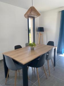 Villas Maison Grands Espaces Calme Jardin/Bois proche 24h du Mans : photos des chambres