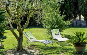 Maisons de vacances Beautiful Home In Chteaurenard With Wifi, Outdoor Swimming Pool And Swimming Pool : photos des chambres