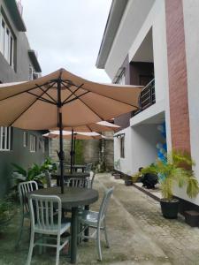 JPrime Travellers Lodge