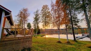 Mysig stuga med sjötomt, nära Järvsöbacken