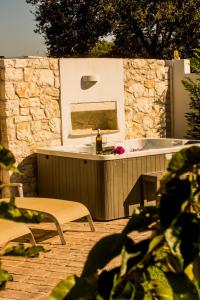 Villa Estia - private jacuzzi next to the beach