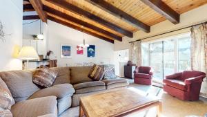 Chateau De Montagne #3 Condo