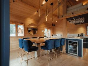 Chalet 5★, 10 pers, spa extérieur & sauna, à 230m des pistes - FR-1-304-282