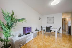 Top Of The Spots - Happy Rentals