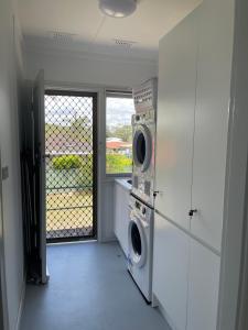 Caves Beach Holiday House