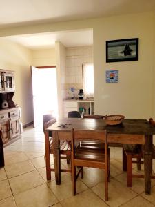 Partiu Praia SC- Piscina, Ar condicionado, wi-fi, duas quadras da praia e centrinho