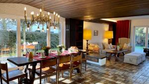 Large holiday apartment with sauna, terrace, garden and open fireplace