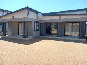 R&R GUEST HOUSE - Letsitele
