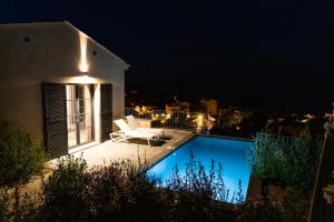 Villas Villa HUGO, Neuve, 8 pers, pisc chauffee, : Villa avec Piscine Privée