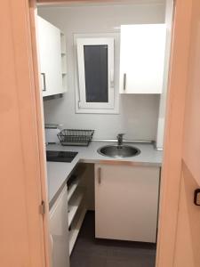 NEW! Cute apartment near metro