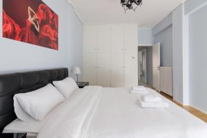 Spacious and Modern Flat for 4