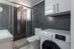 Spacious and Modern Flat for 4