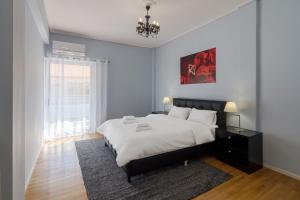 Spacious and Modern Flat for 4