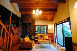 HARUNA SKY Panoramic view of Nasu,private space surrounded by fir trees,relaxing stone bath,watching movies on a 120inch big screen