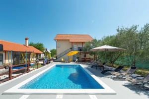 Holiday house Vesna with pool