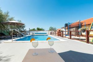 Holiday house Vesna with pool