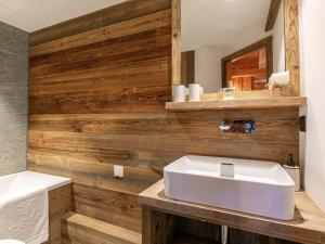 Appartement duplex de haut standing, skis aux pieds, 82m², 8 pers., cheminé, au cœur de Val dIsère - FR-1-694-305