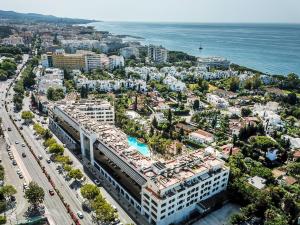 Apartamentos Guadalpin Suites