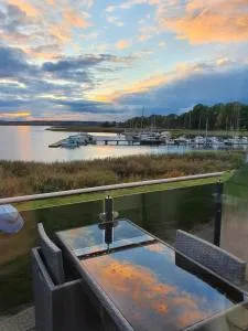 Moderne Ferienwohnung mit Balkon direkt an der Peene - Buddenhagen