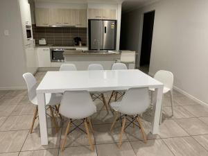 Beautiful 4 bdr house - Sandstone point, Bribie