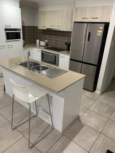 Beautiful 4 bdr house - Sandstone point, Bribie