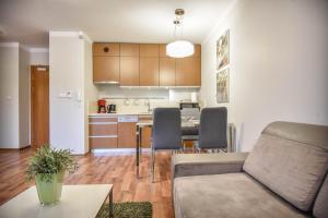 Apartamenty na Wyspie - Villa Mistral - Apartamenty z sypialnią i parkingiem