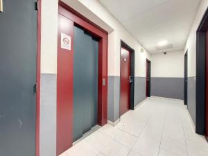 Nestor&Jeeves - GOLDIE FRANCE RIVIERA - Very close sea