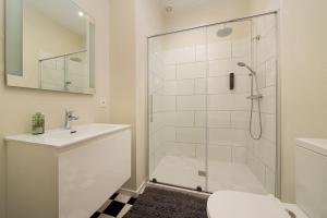 Le calme en plein centre ville: Maison 4ch 4sdb