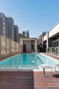 Sandton Skye Executive Suite - With inverter